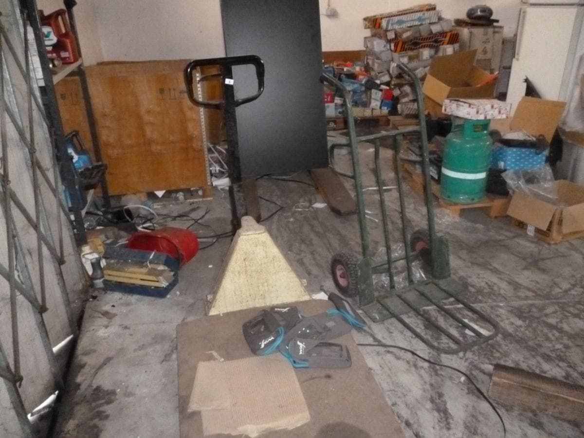 Equipamento  Automóvel + Estantes + Porta paletes + Stacker + Equipamento de Escritório + Diversos — image 8