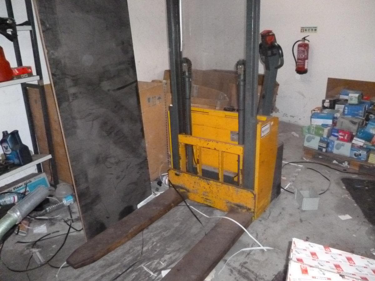 Equipamento  Automóvel + Estantes + Porta paletes + Stacker + Equipamento de Escritório + Diversos — image 3