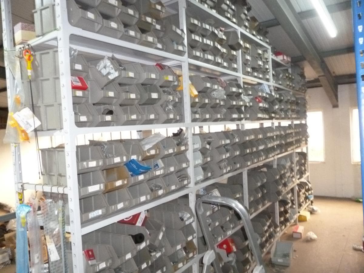 Equipamento  Automóvel + Estantes + Porta paletes + Stacker + Equipamento de Escritório + Diversos — image 15