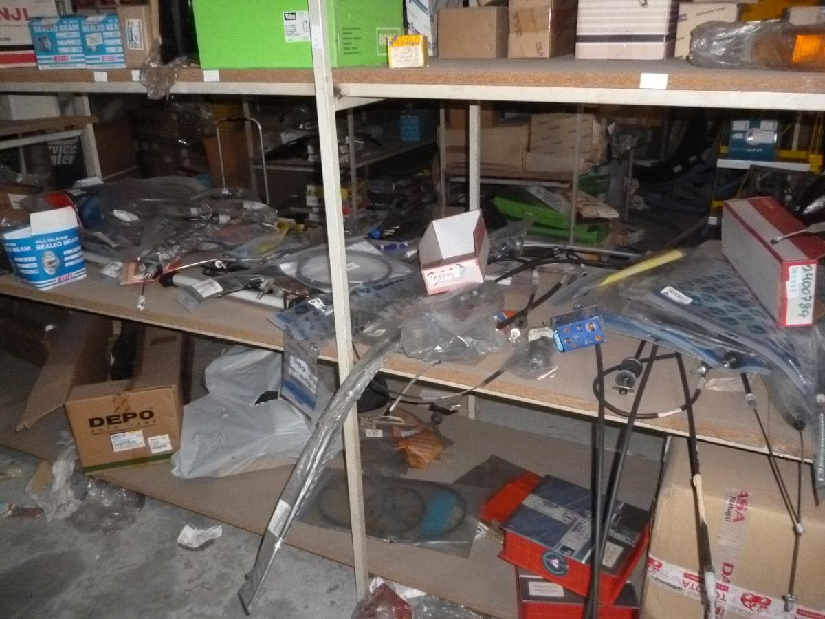 Equipamento  Automóvel + Estantes + Porta paletes + Stacker + Equipamento de Escritório + Diversos — image 24