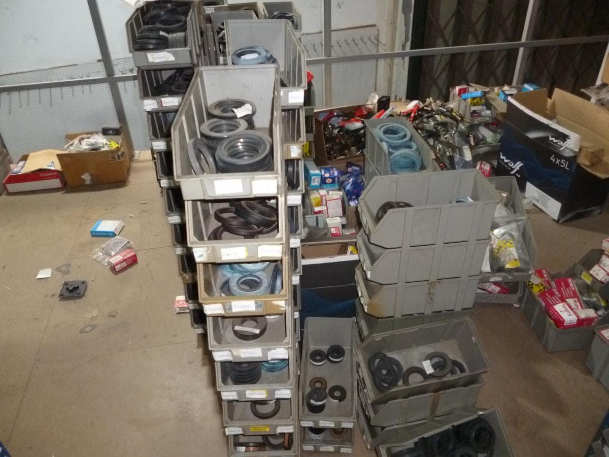 Equipamento  Automóvel + Estantes + Porta paletes + Stacker + Equipamento de Escritório + Diversos — image 28