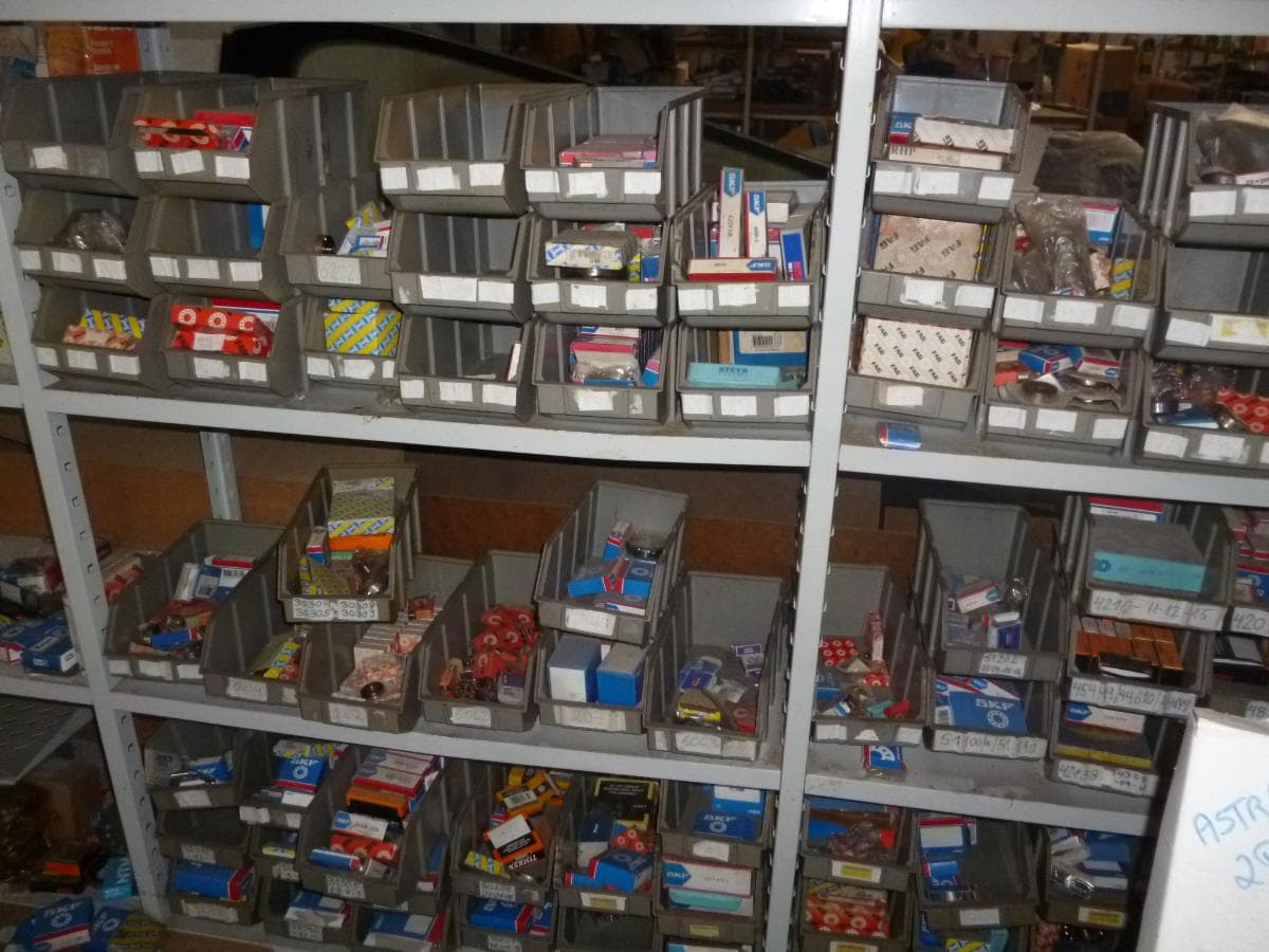 Equipamento  Automóvel + Estantes + Porta paletes + Stacker + Equipamento de Escritório + Diversos — image 32