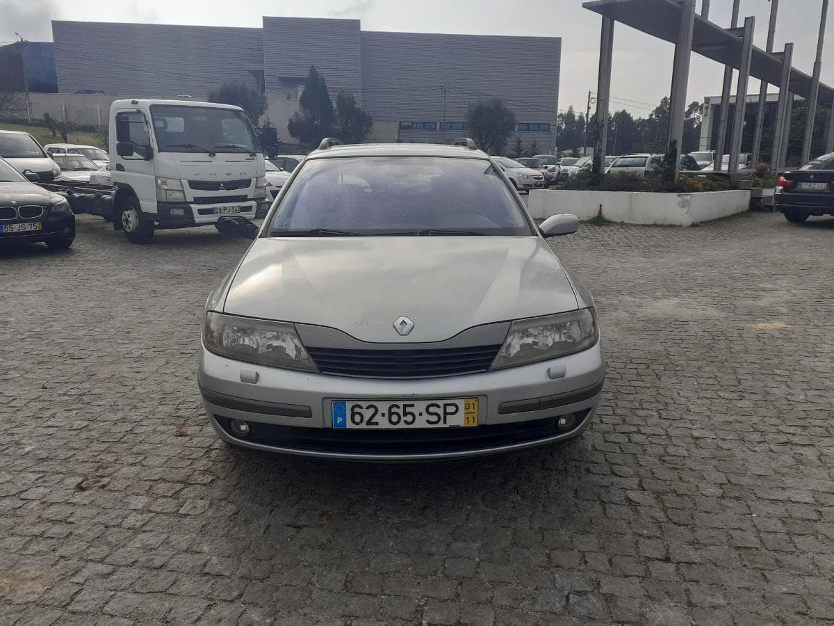 Renault Laguna 1.9 DCI · Ano 2001 — image 2