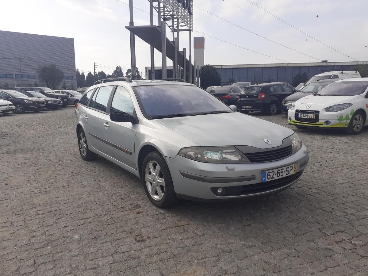 Renault Laguna 1.9 DCI · Ano 2001 — image 3