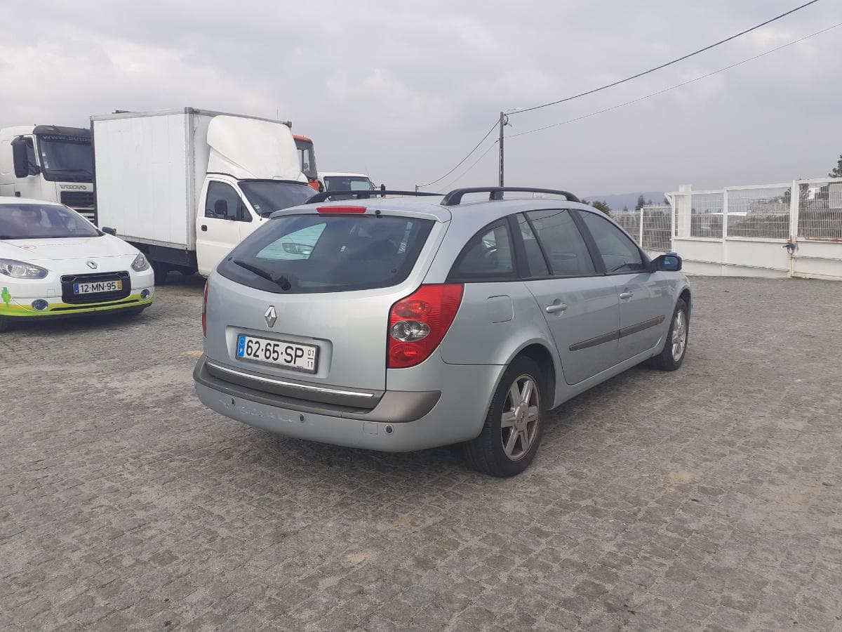 Renault Laguna 1.9 DCI · Ano 2001 — image 4