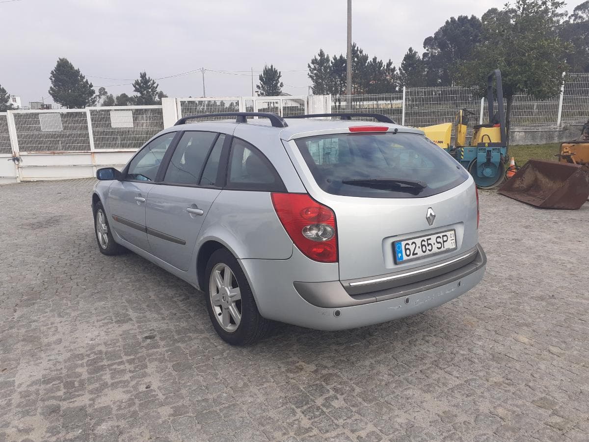 Renault Laguna 1.9 DCI · Ano 2001 — image 6