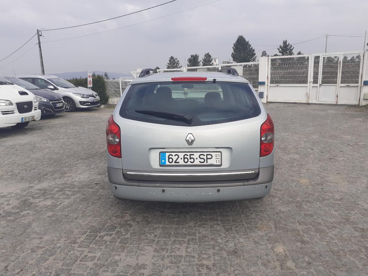 Renault Laguna 1.9 DCI · Ano 2001 — image 5
