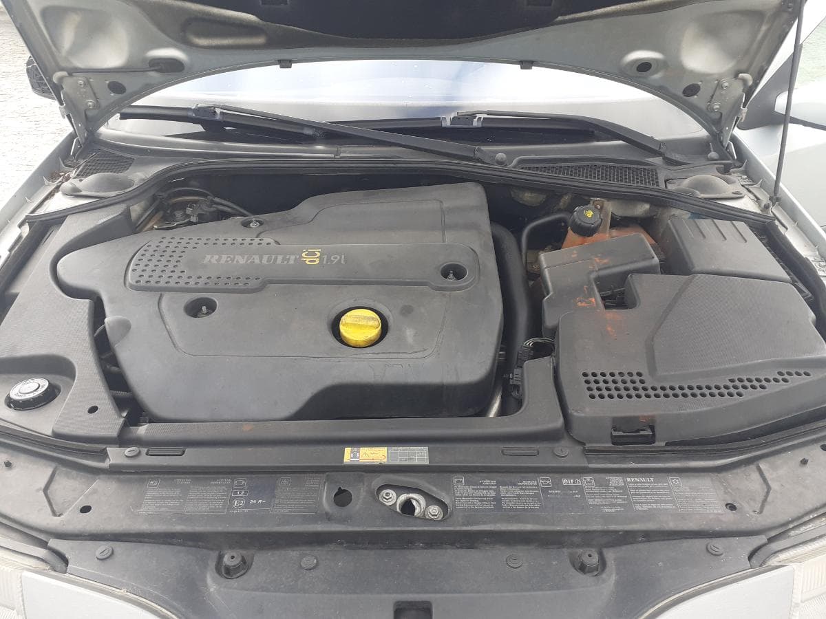 Renault Laguna 1.9 DCI · Ano 2001 — image 10