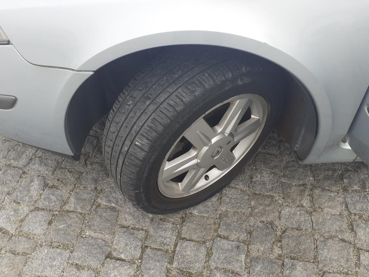Renault Laguna 1.9 DCI · Ano 2001 — image 12
