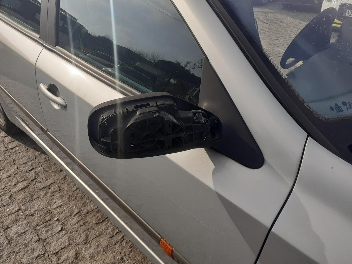 Renault Laguna 1.9 DCI · Ano 2001 — image 14