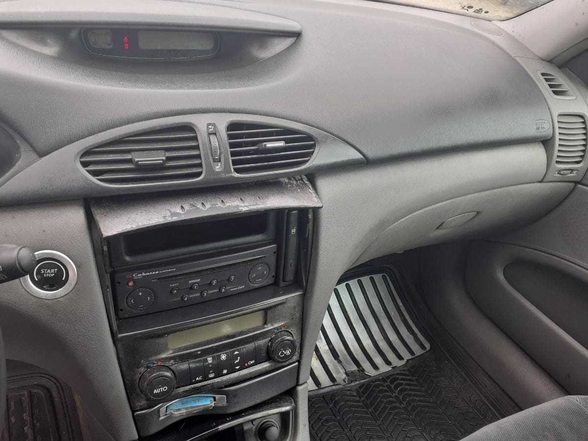 Renault Laguna 1.9 DCI · Ano 2001 — image 19