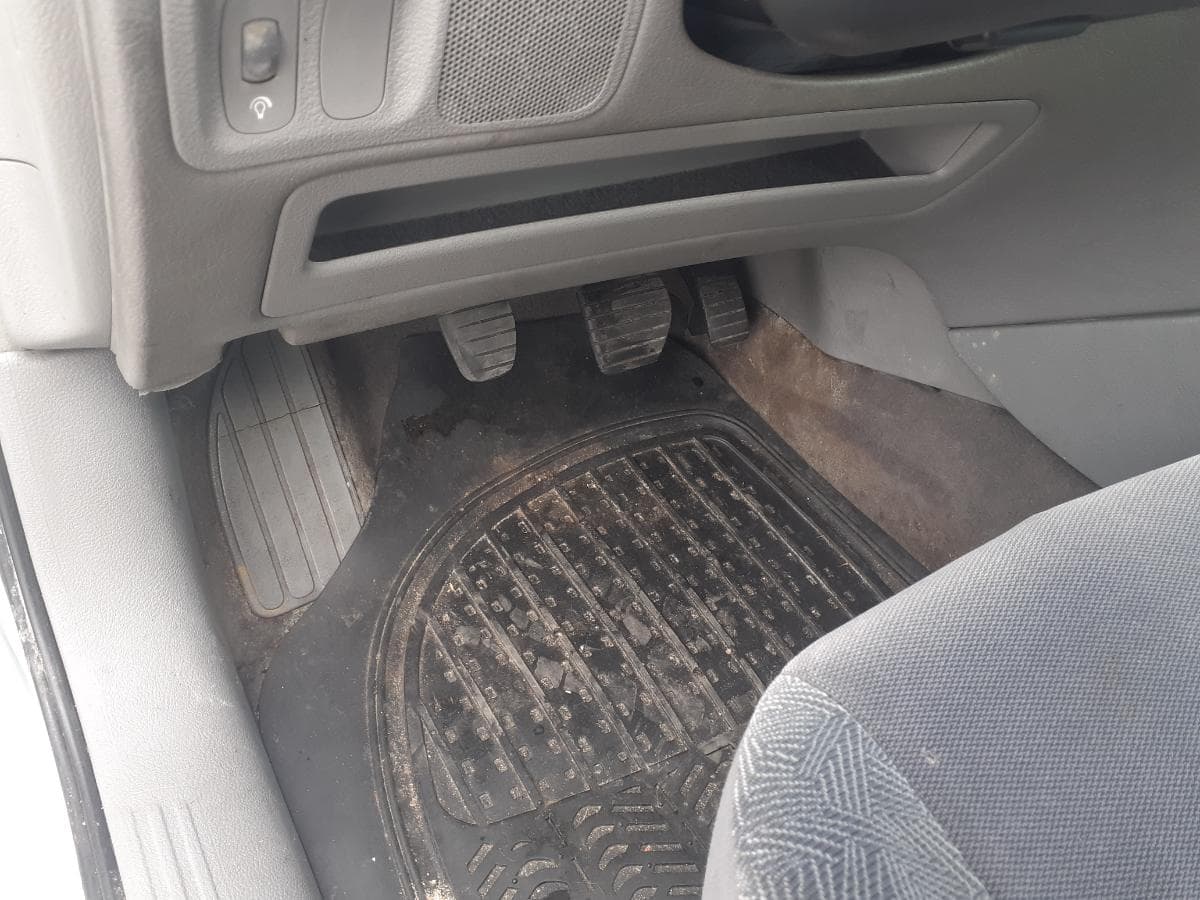 Renault Laguna 1.9 DCI · Ano 2001 — image 21