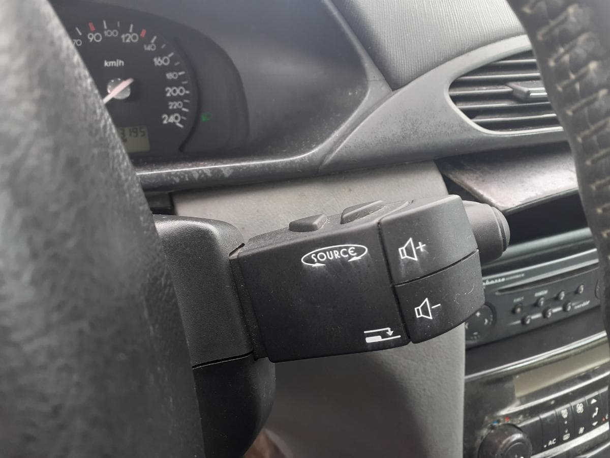 Renault Laguna 1.9 DCI · Ano 2001 — image 24