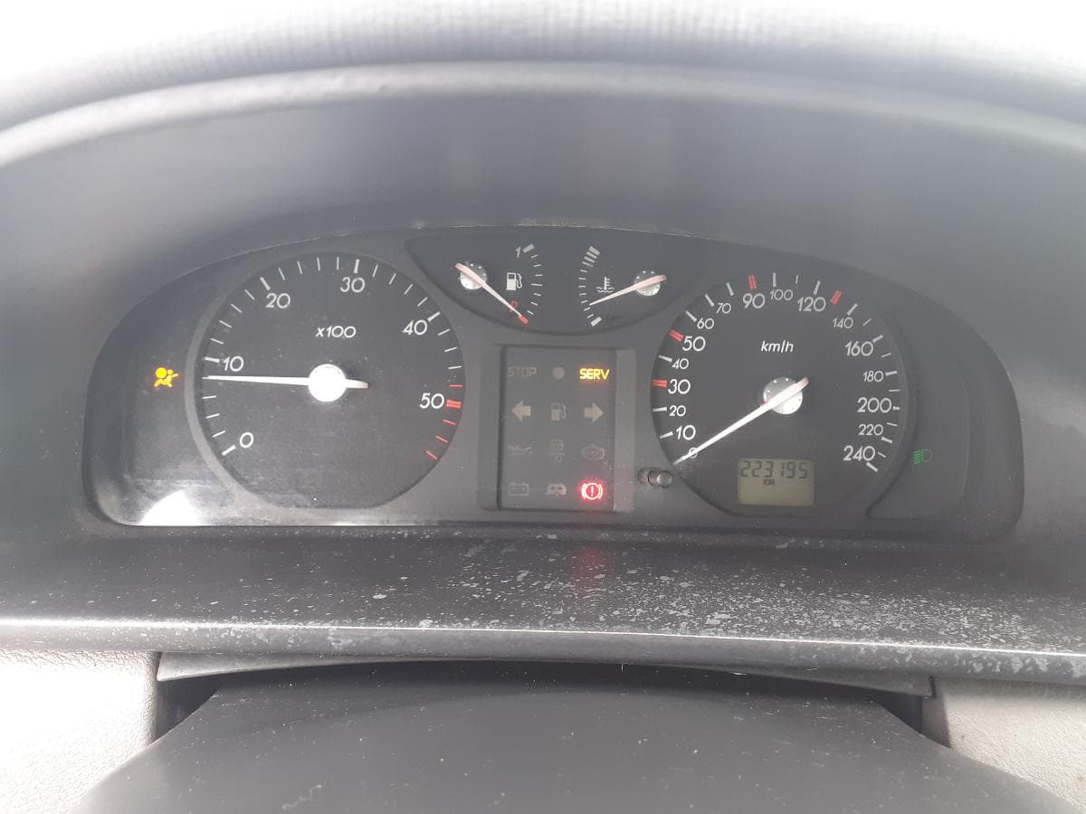 Renault Laguna 1.9 DCI · Ano 2001 — image 25