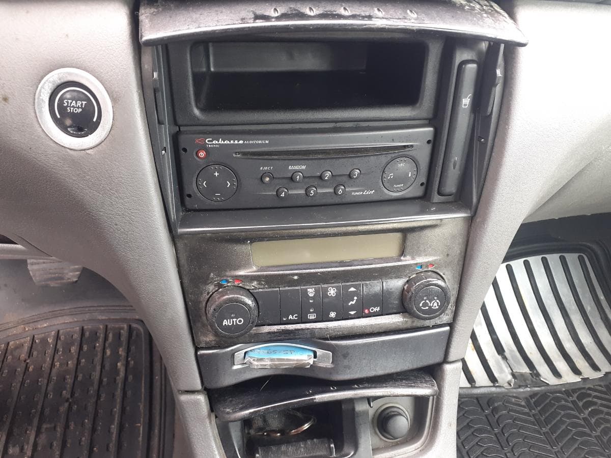 Renault Laguna 1.9 DCI · Ano 2001 — image 26