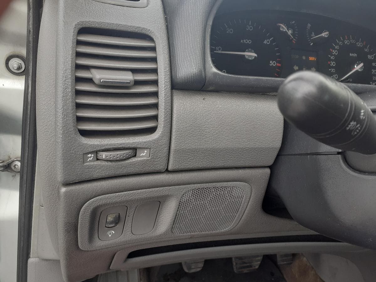 Renault Laguna 1.9 DCI · Ano 2001 — image 27