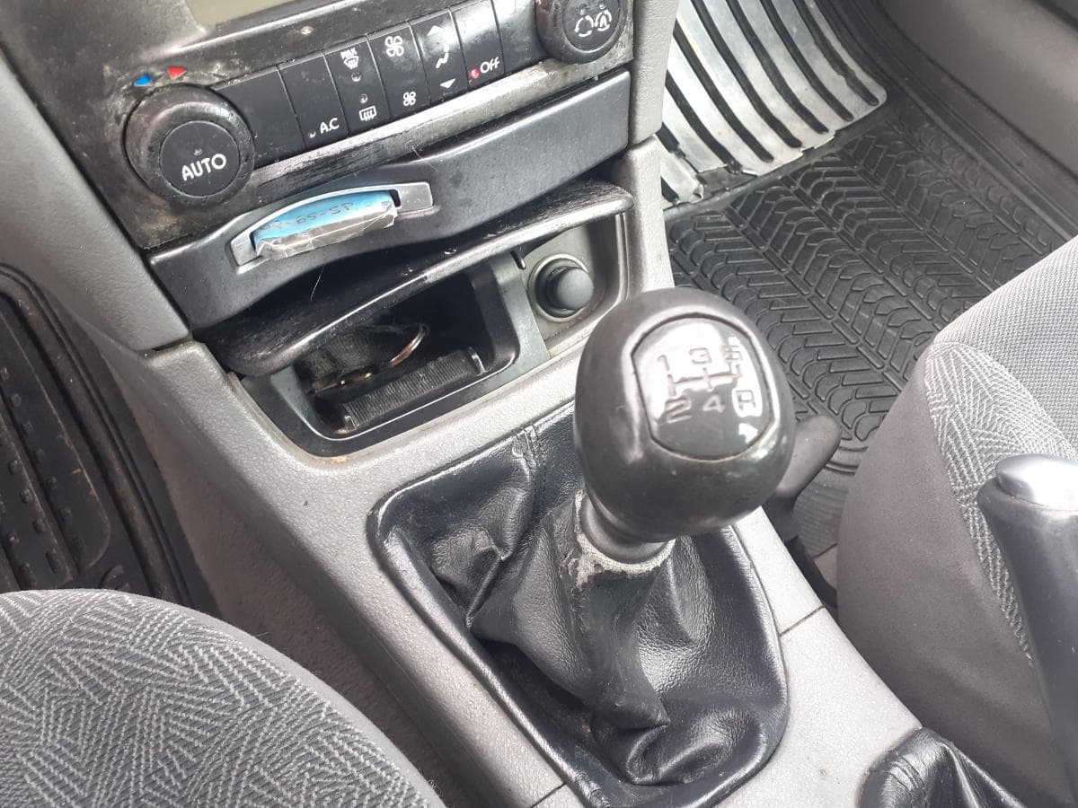 Renault Laguna 1.9 DCI · Ano 2001 — image 28
