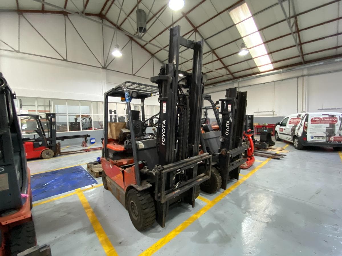 Electric Forklift — image 2