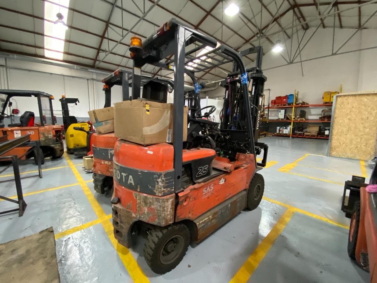 Electric Forklift — image 4