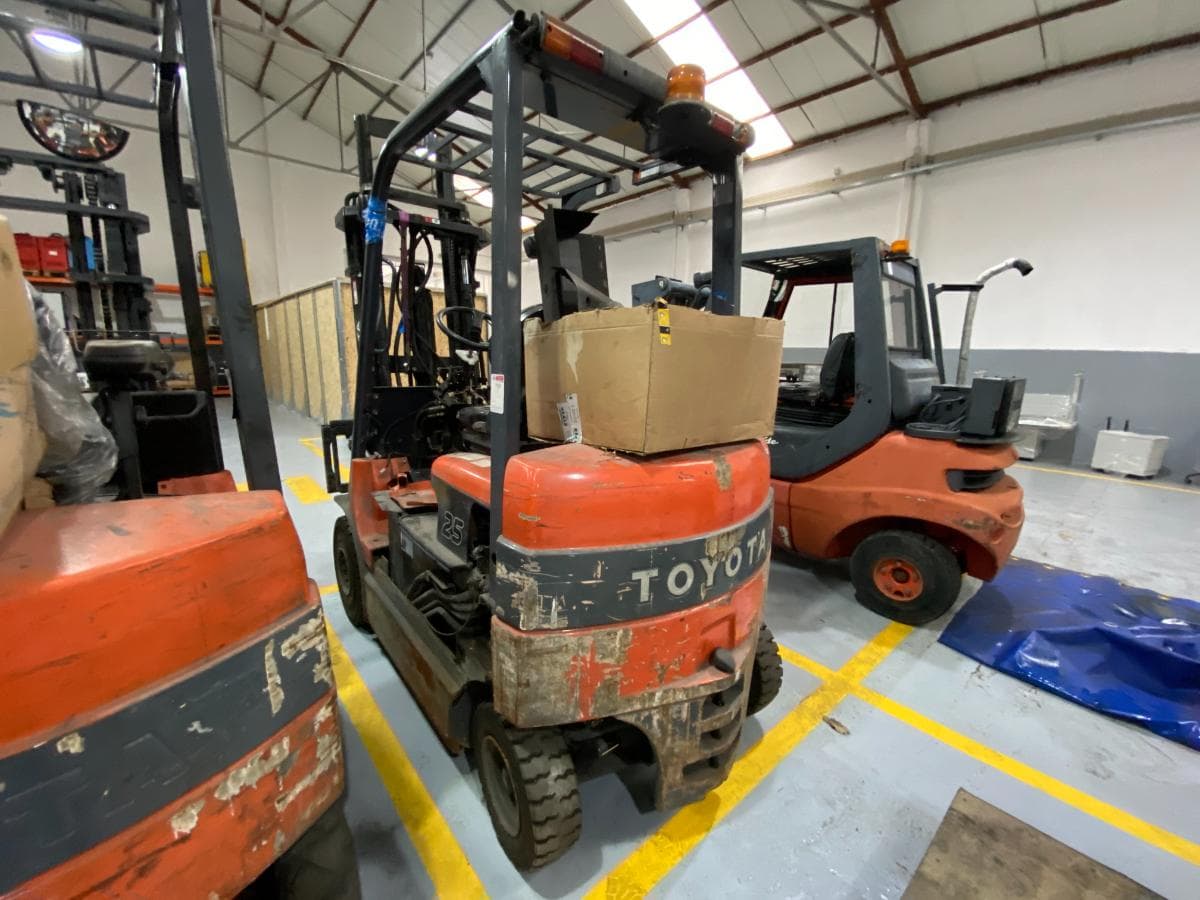 Electric Forklift — image 5