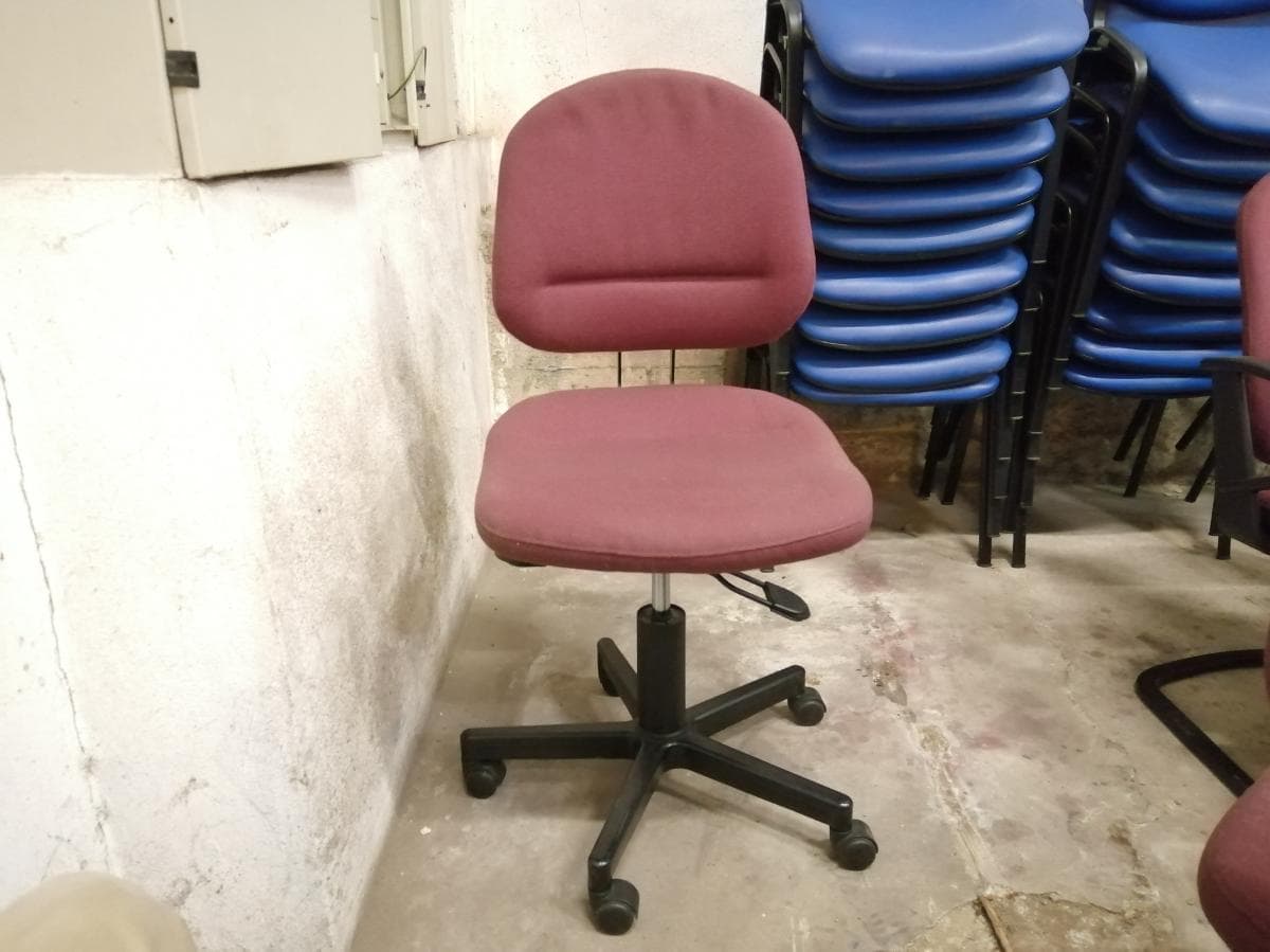Cadeiras · Mobiliário de escritório — image 16