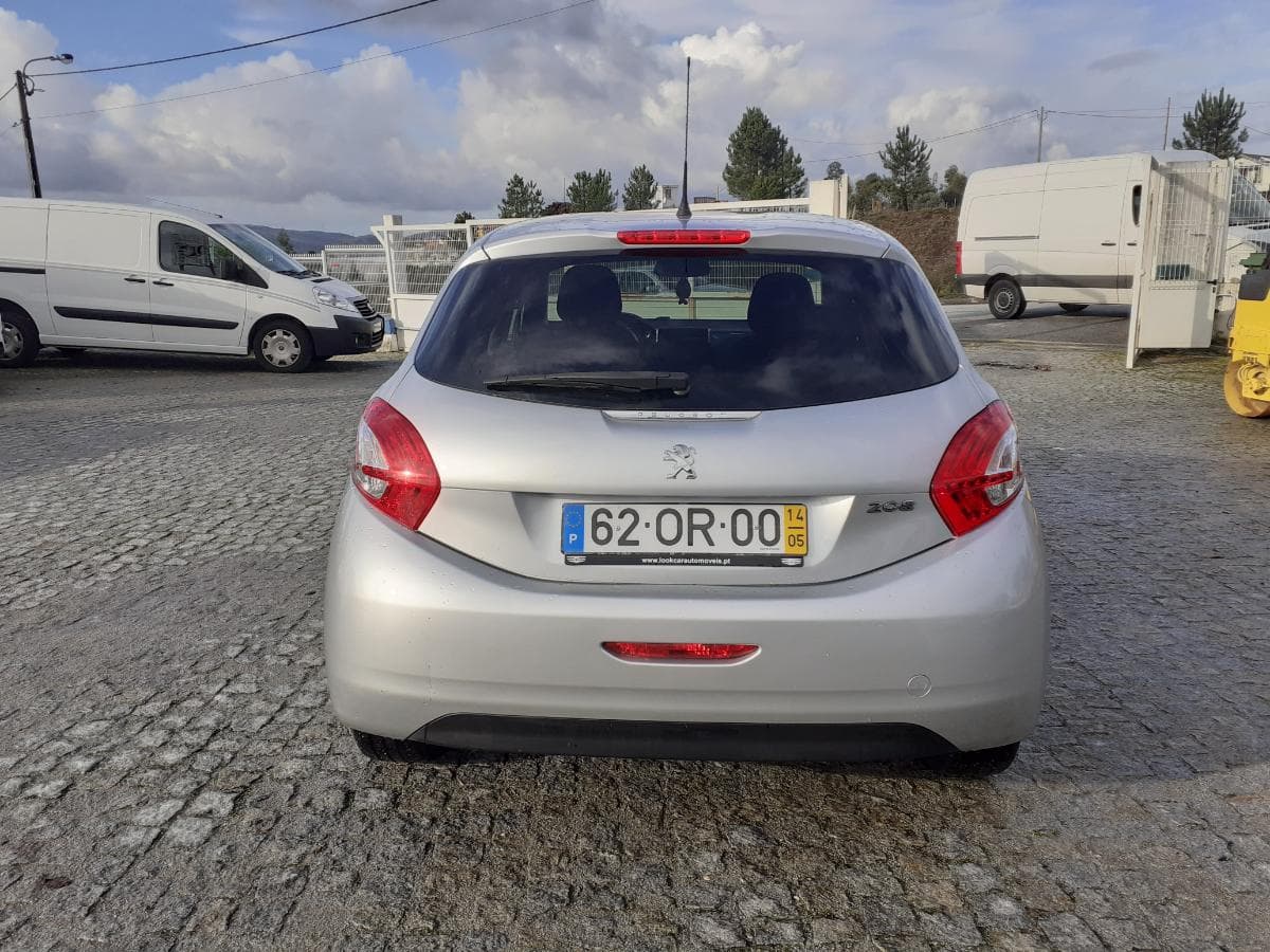 Peugeot 208 1.2 · Ano 2014 — imagem 5
