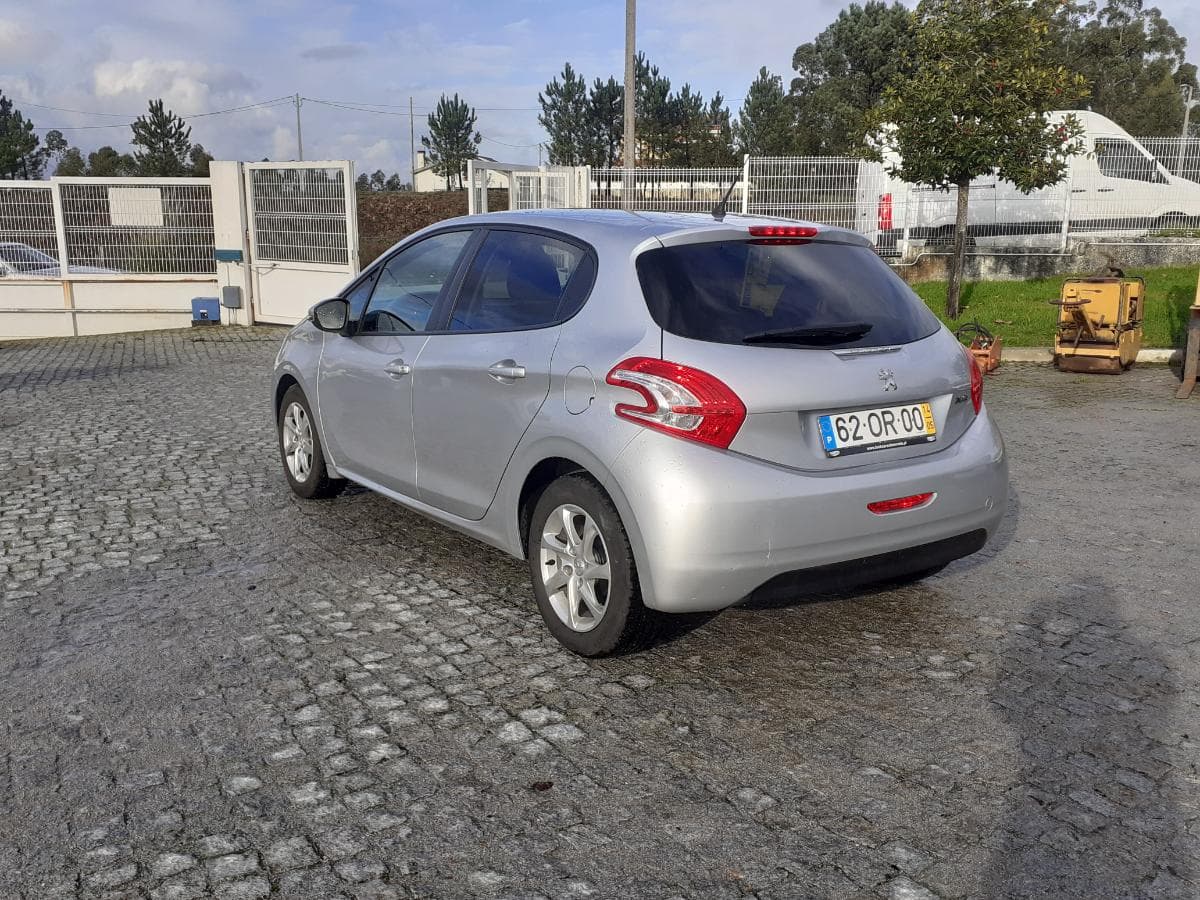 Peugeot 208 1.2 · Ano 2014 — imagem 4