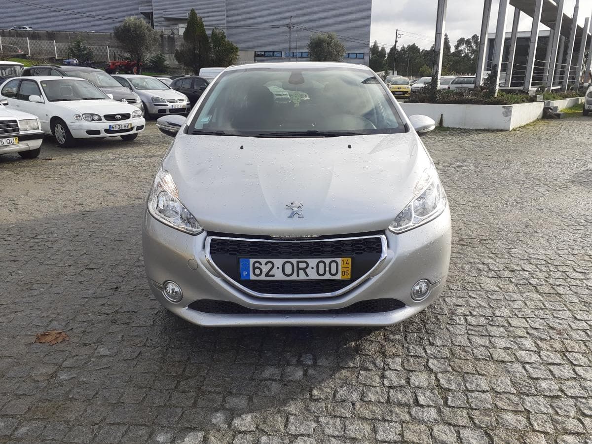 Peugeot 208 1.2 · Ano 2014 — imagem 2