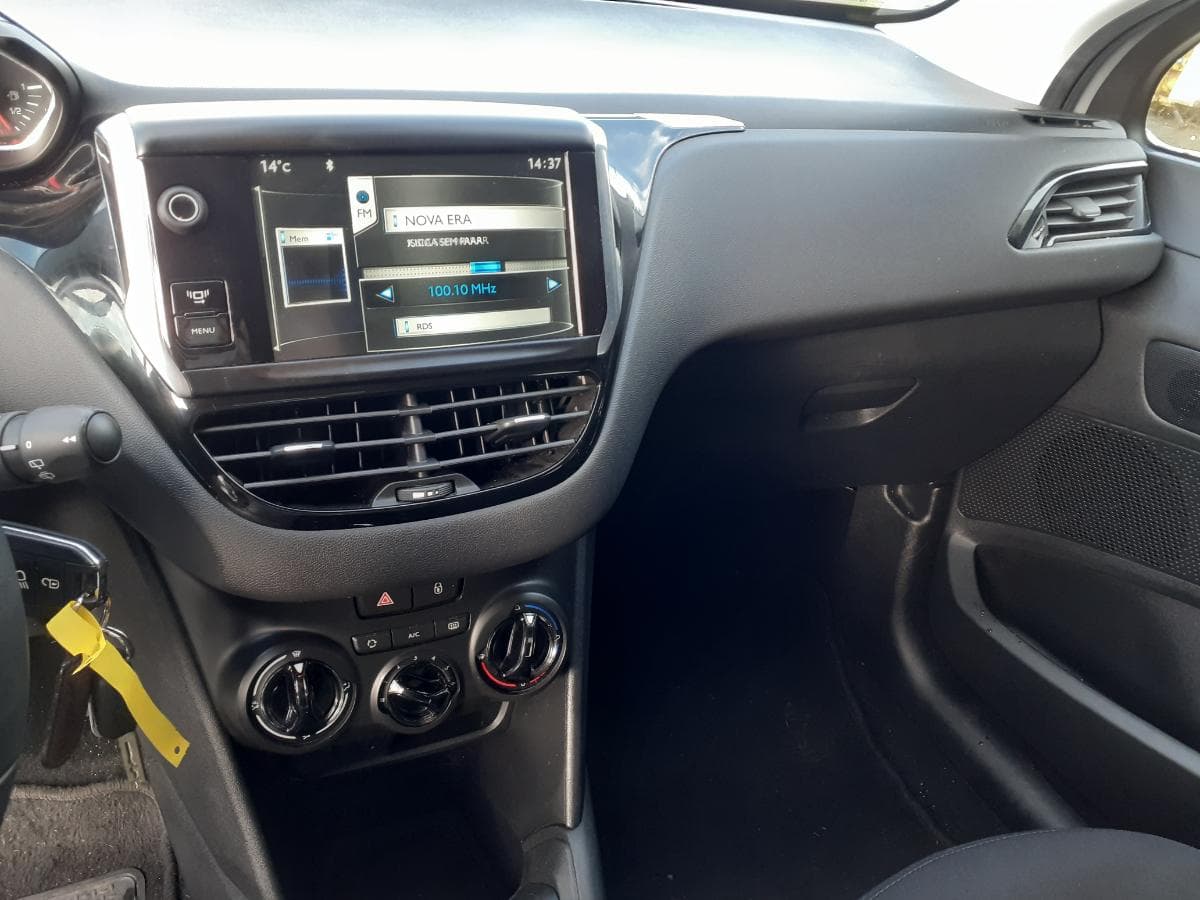 Peugeot 208 1.2 · Ano 2014 — imagem 17