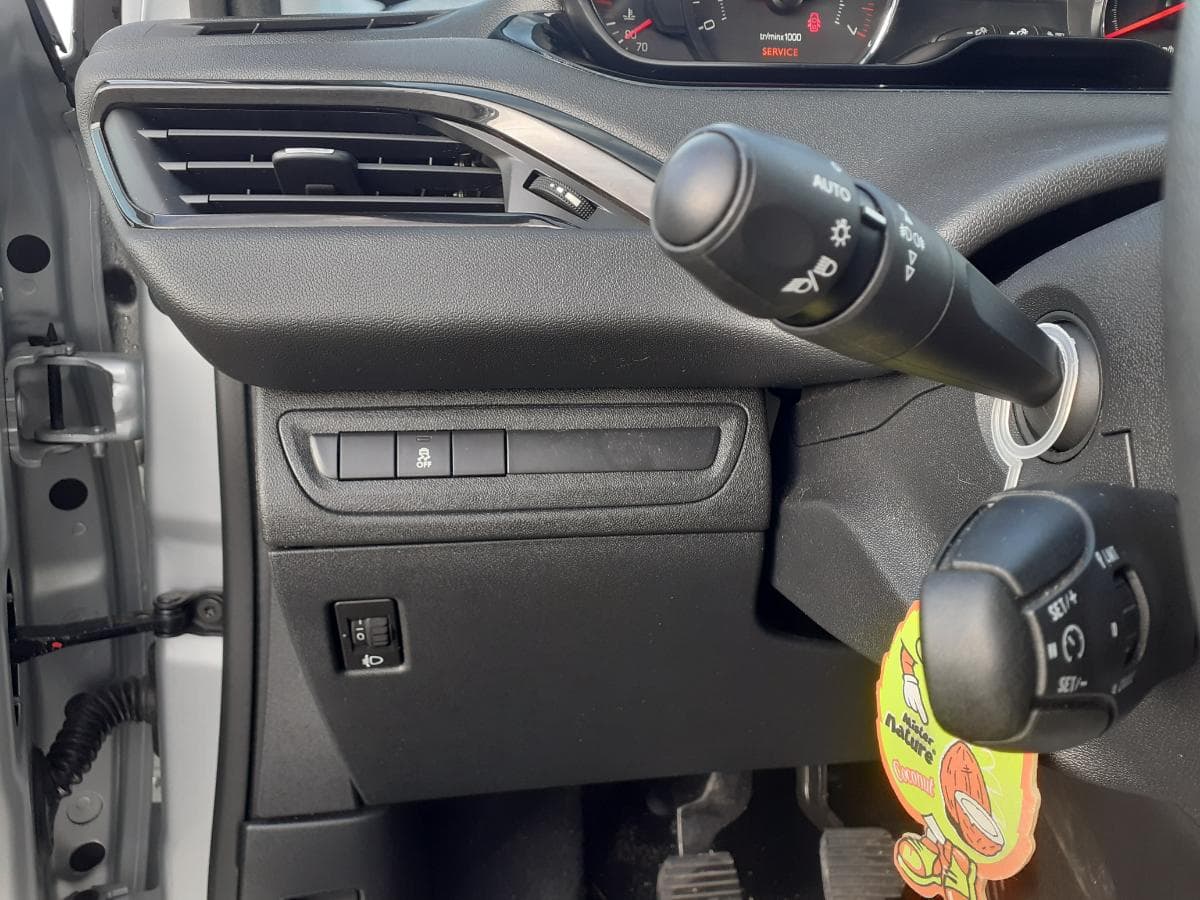 Peugeot 208 1.2 · Ano 2014 — imagem 19