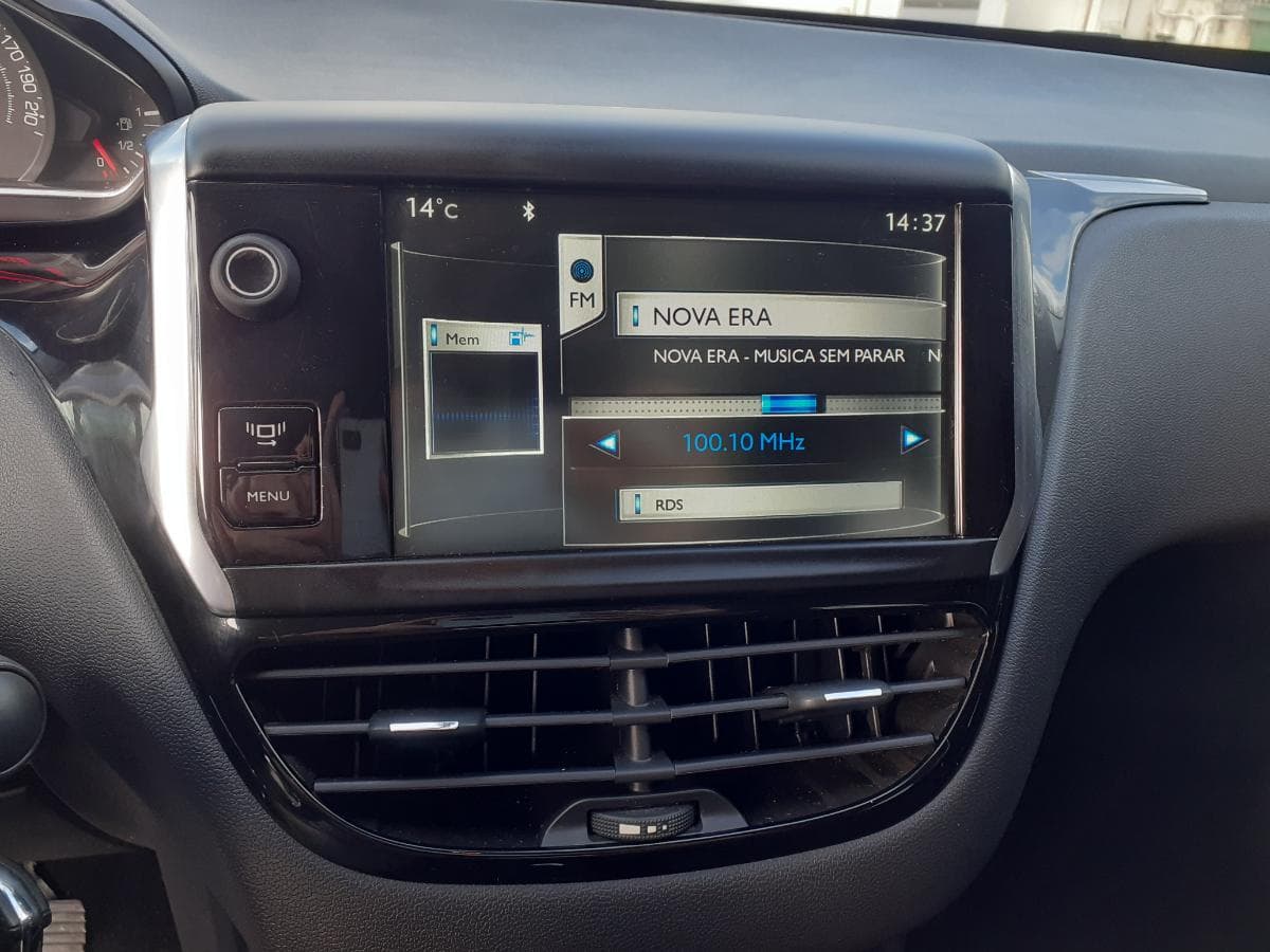 Peugeot 208 1.2 · Ano 2014 — imagem 21
