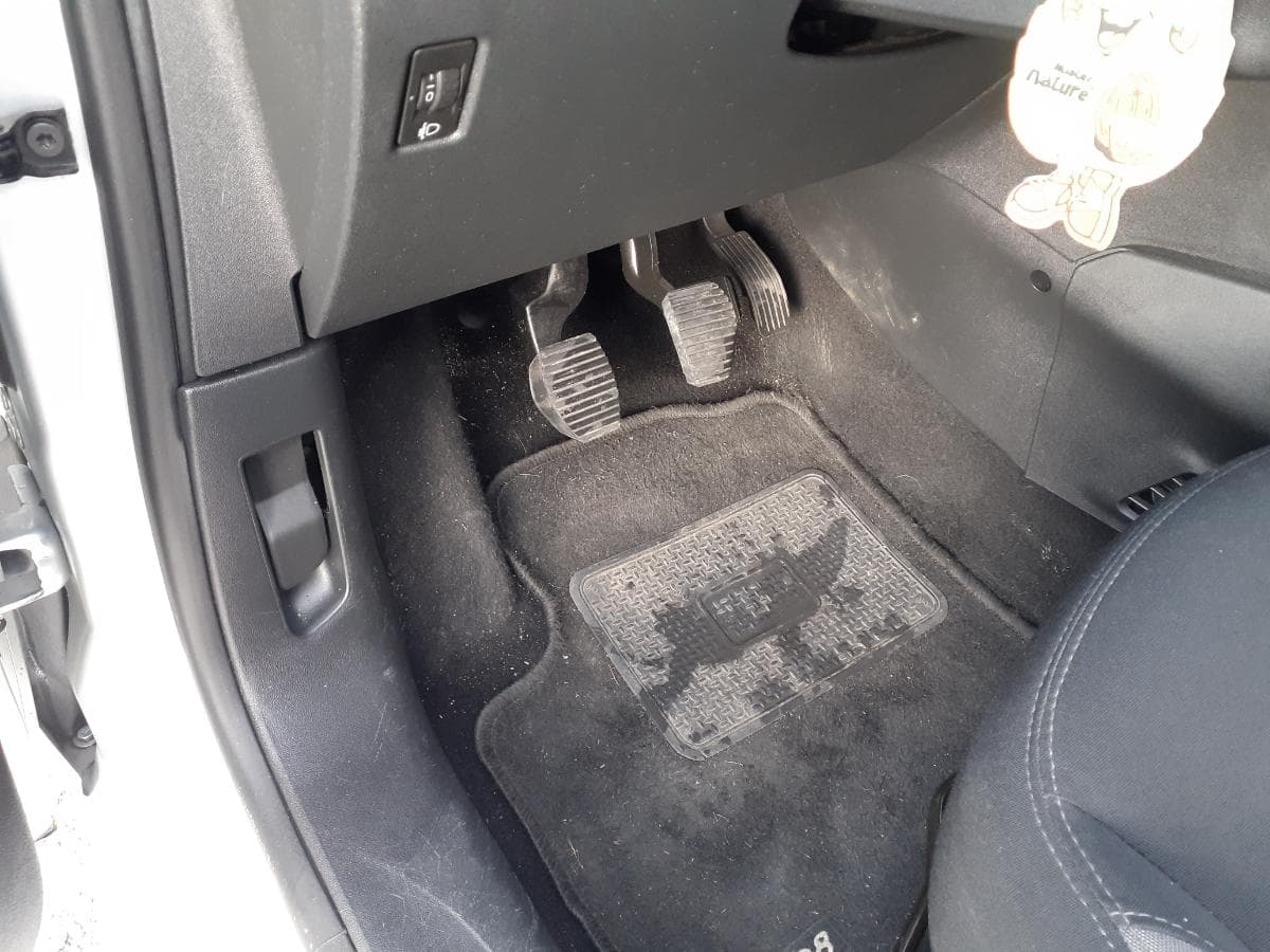 Peugeot 208 1.2 · Ano 2014 — imagem 23