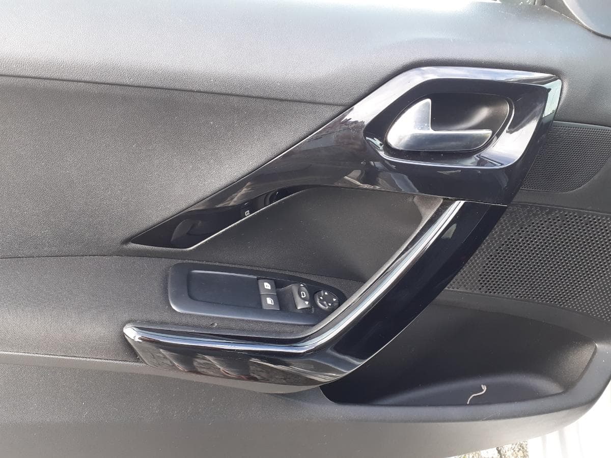 Peugeot 208 1.2 · Ano 2014 — imagem 25