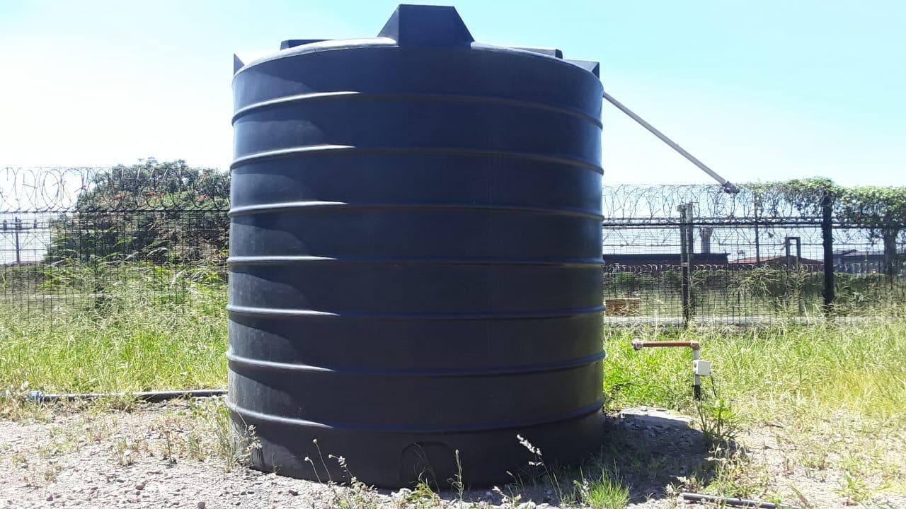 Um tanque de água   ·