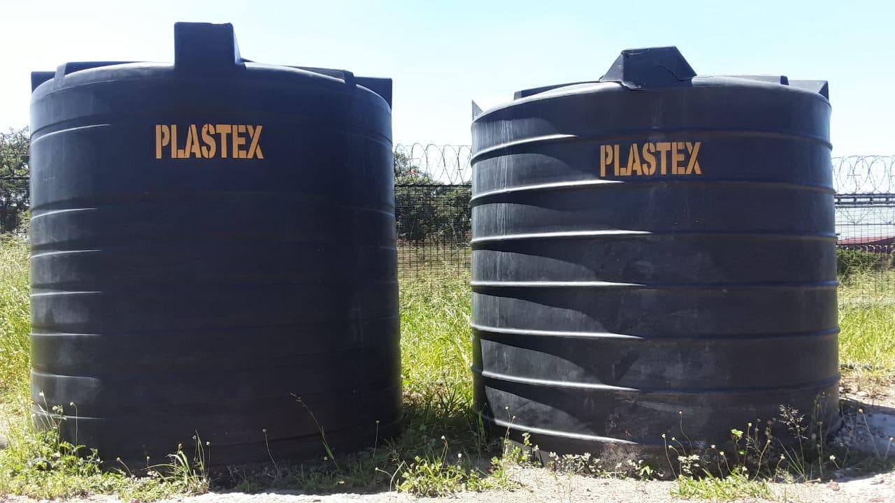 Dois tanques de água ·