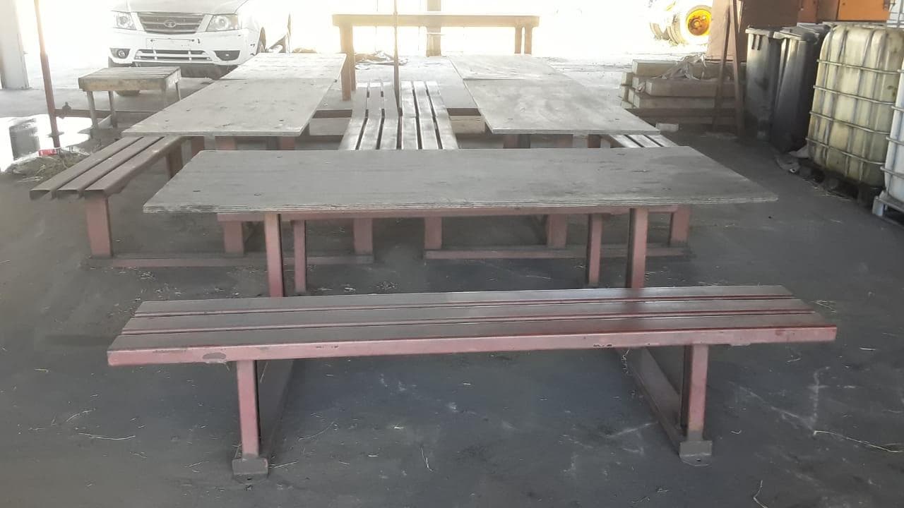 Bancadas metálicas ·
