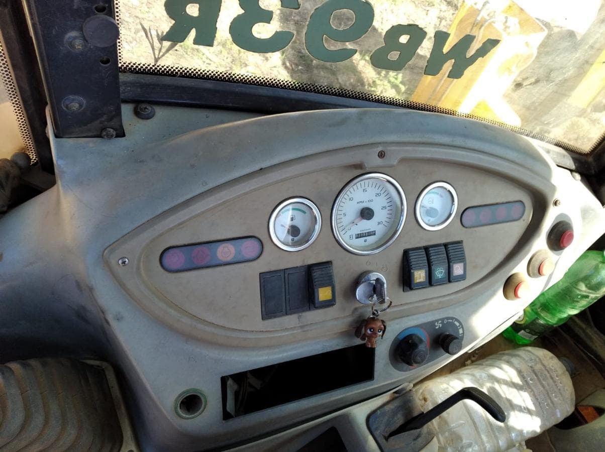Retroescavadora Komatsu WB 93R — imagen 15