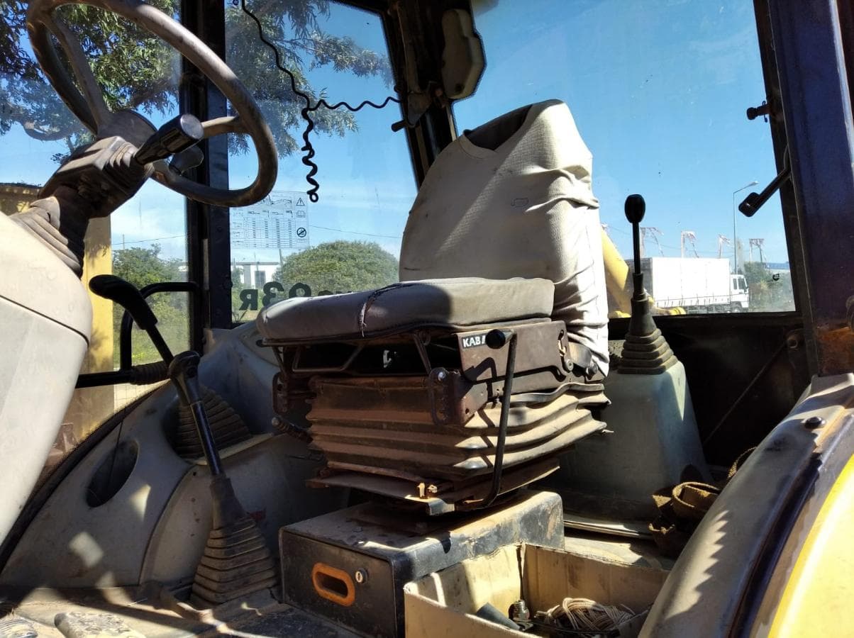 Retroescavadora Komatsu WB 93R — imagen 14