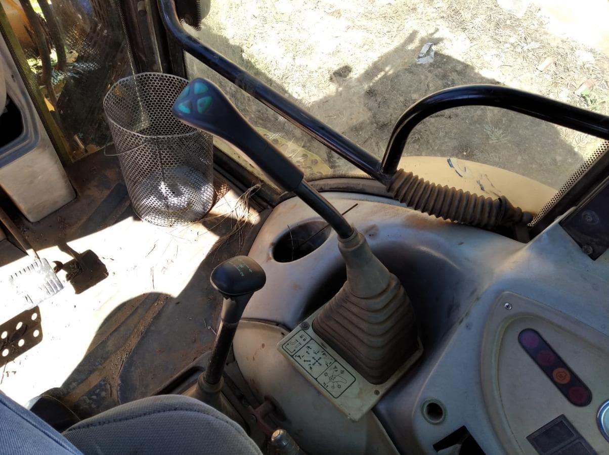 Retroescavadora Komatsu WB 93R — imagen 17