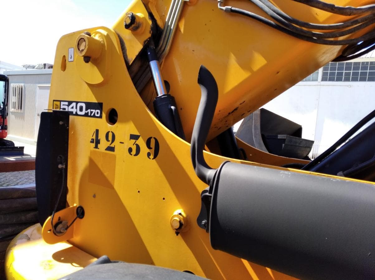 Máquina telescópica 17 m JCB — image 4