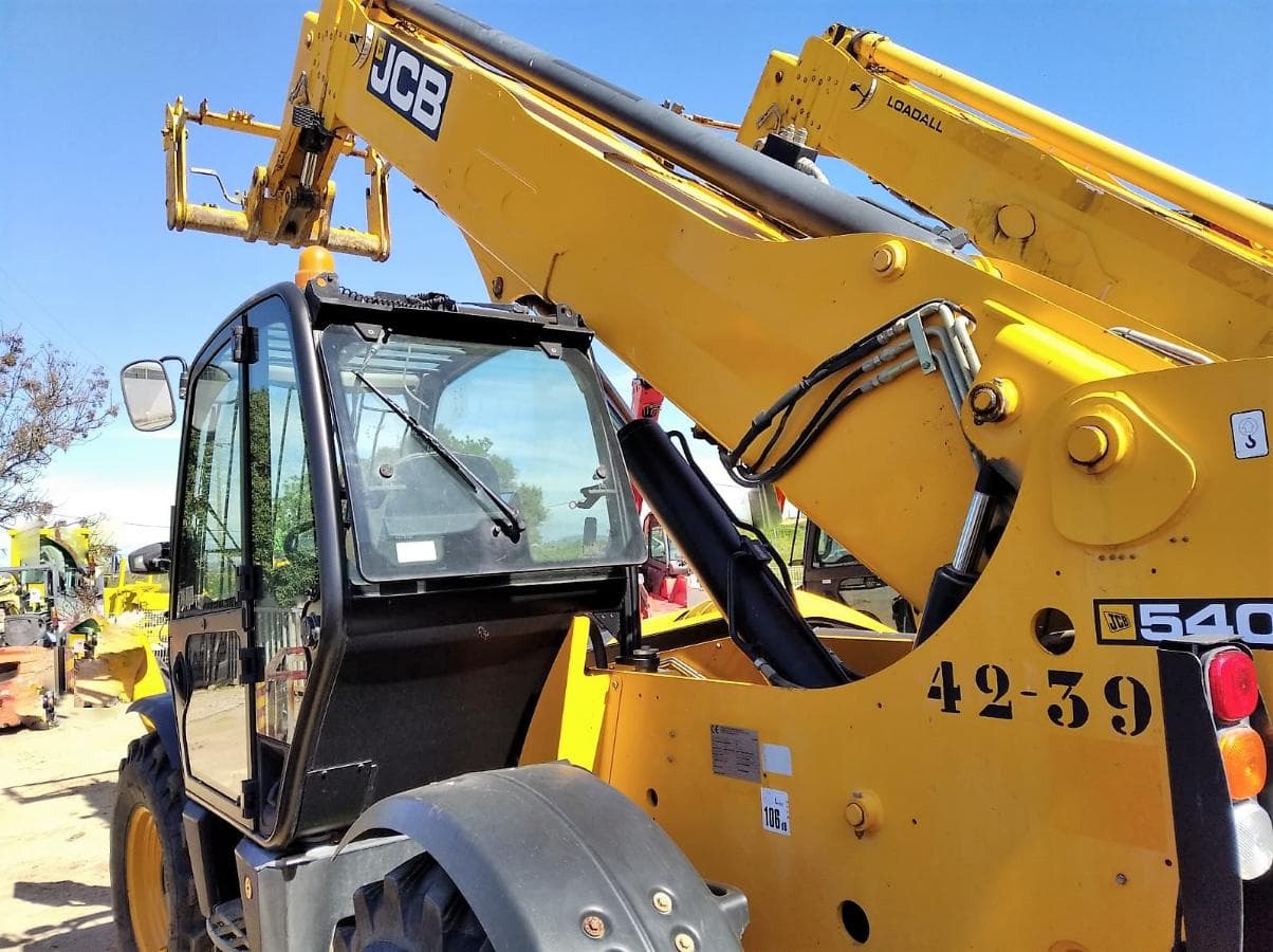 Máquina telescópica 17 m JCB — image 6