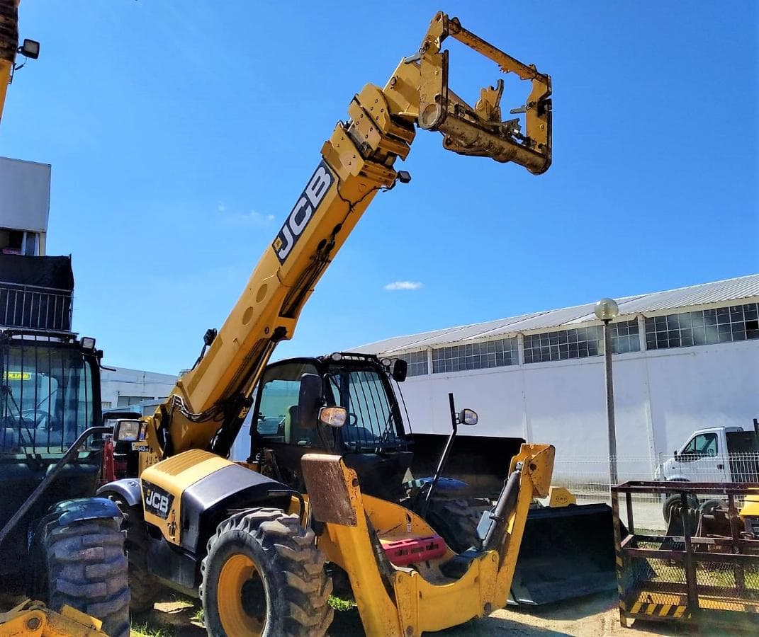 Máquina telescópica 17 m JCB