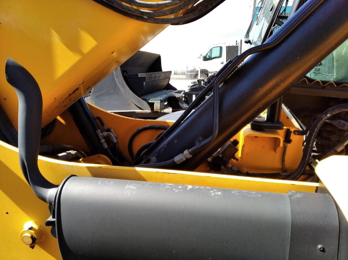 Máquina telescópica 17 m JCB — image 9