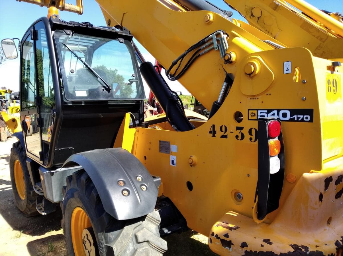 Máquina telescópica 17 m JCB — image 11