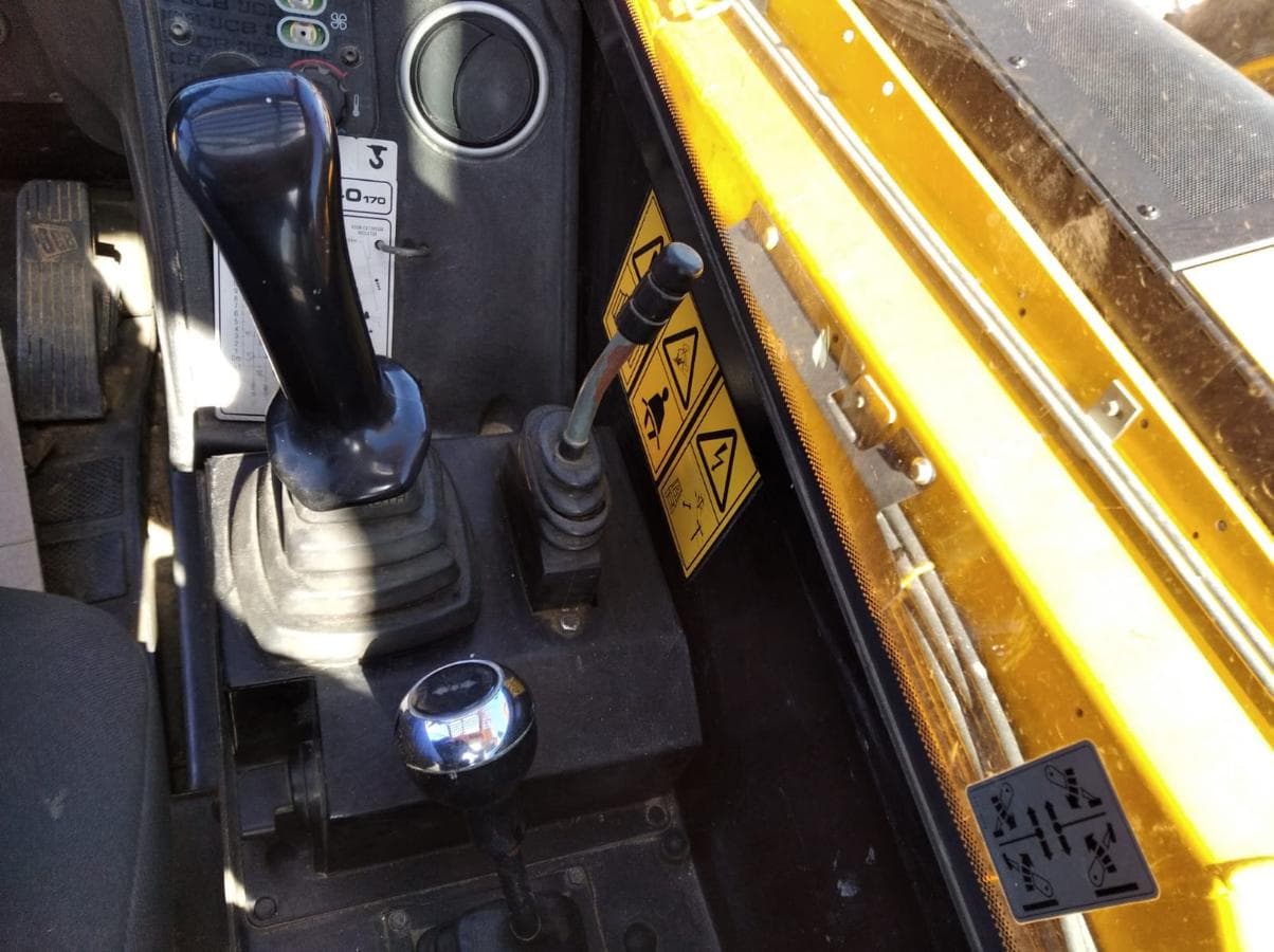 Máquina telescópica 17 m JCB — image 12