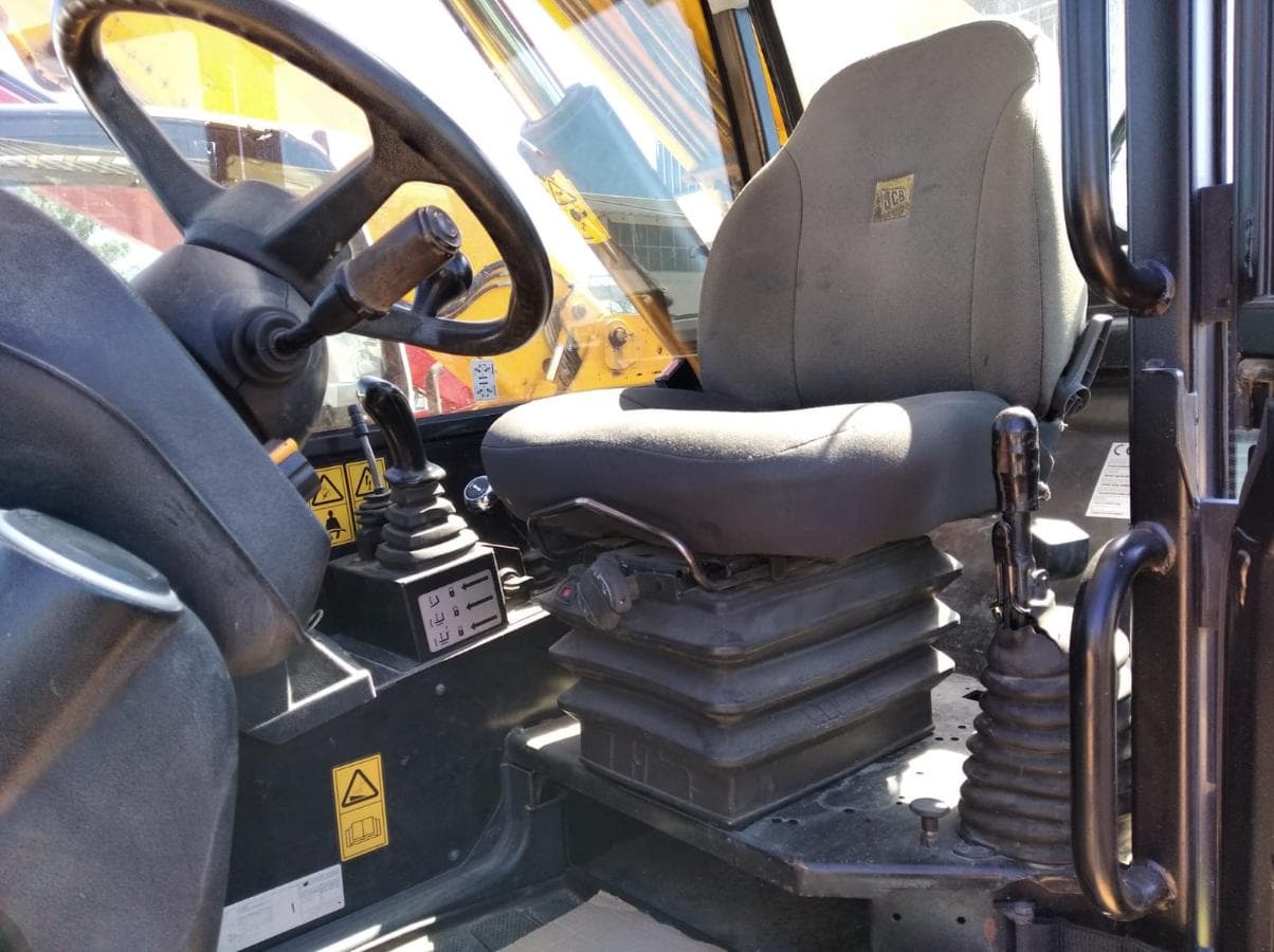 Máquina telescópica 17 m JCB — image 15