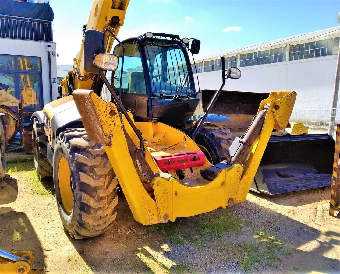 Máquina telescópica 17 m JCB — image 2