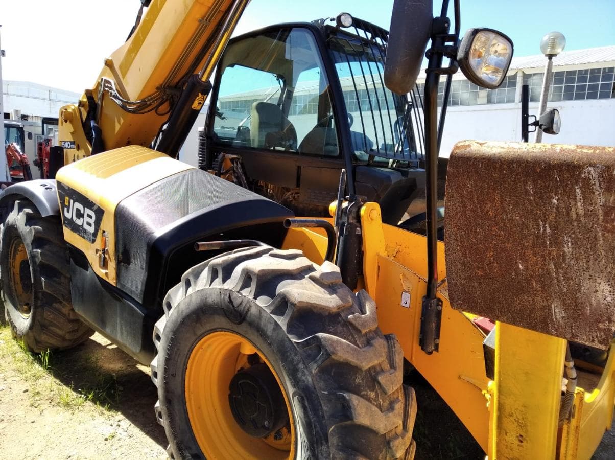 Máquina telescópica 17 m JCB — image 10