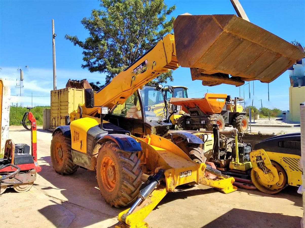 Máquina telescópica 12.5 m JCB