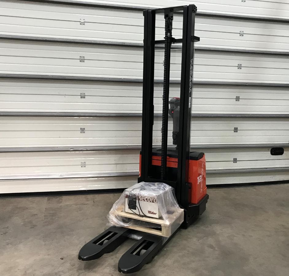 Stacker Toyota 7J M12 · Ano 2007 — imagem 1